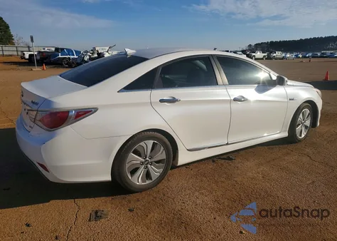 2015 Hyundai Sonata Hybrid z USA, uszkodzony, nr VIN KMHEC4A4XFA126046